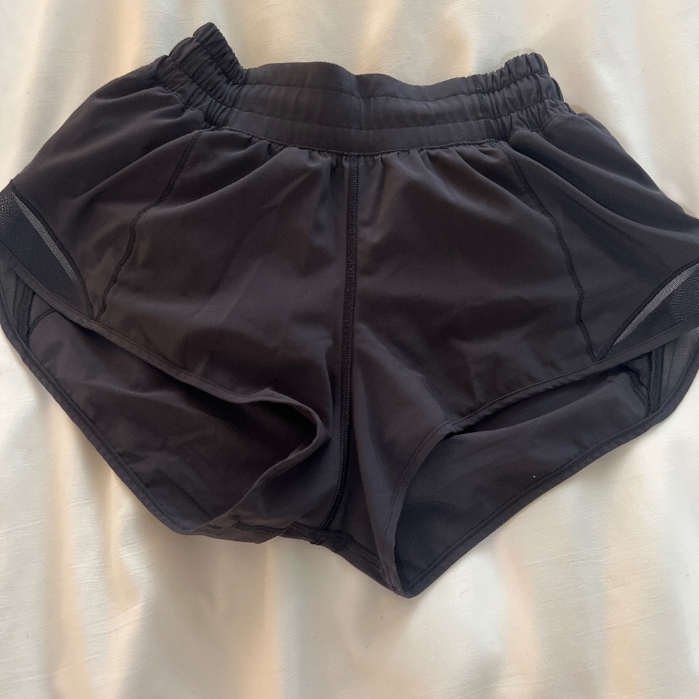 Lululemon Hotty Hot Low Rise 2.5 shorts